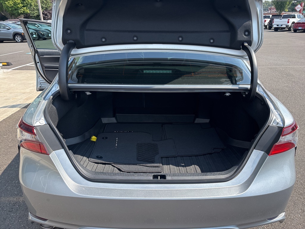 2022 Toyota Camry Hybrid SE photo 17