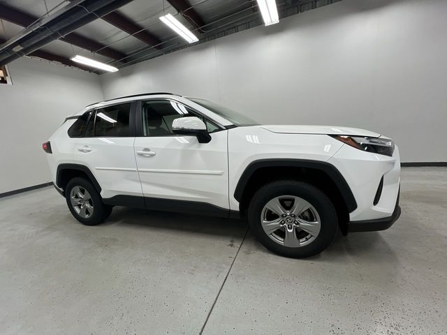 2022 Toyota RAV4 XLE photo 5