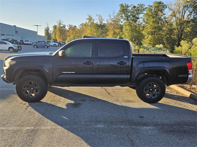 2017 Toyota Tacoma SR5 photo 4