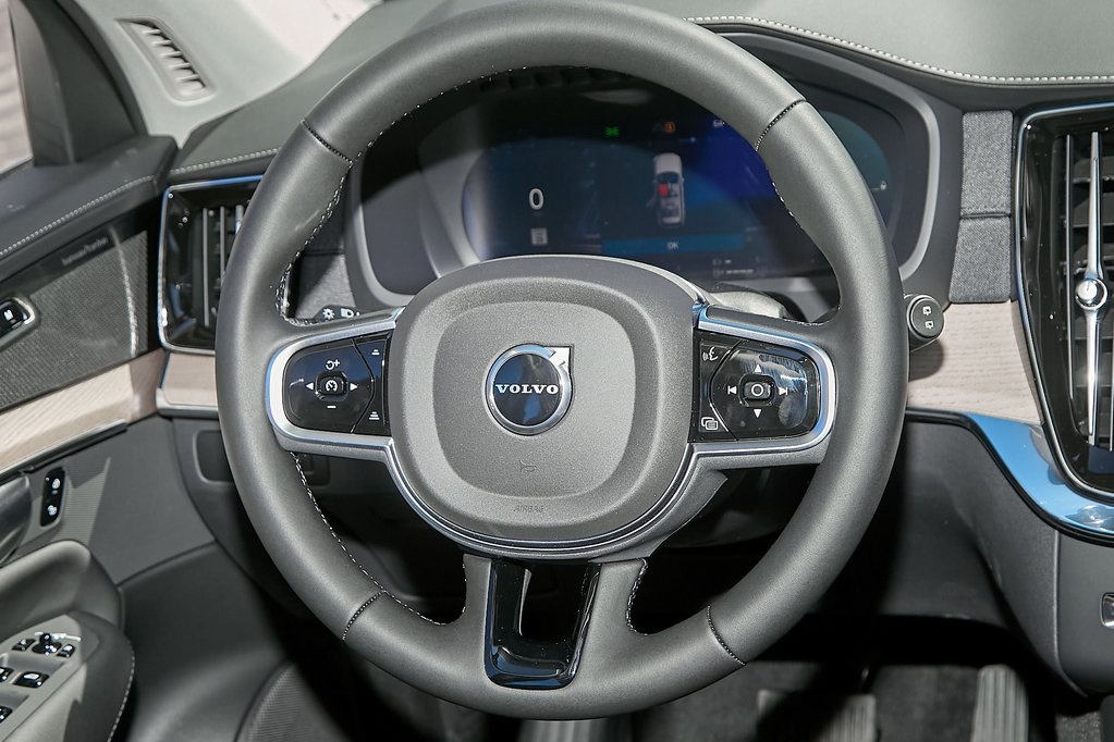 2025 VOLVO XC90 - Image 25