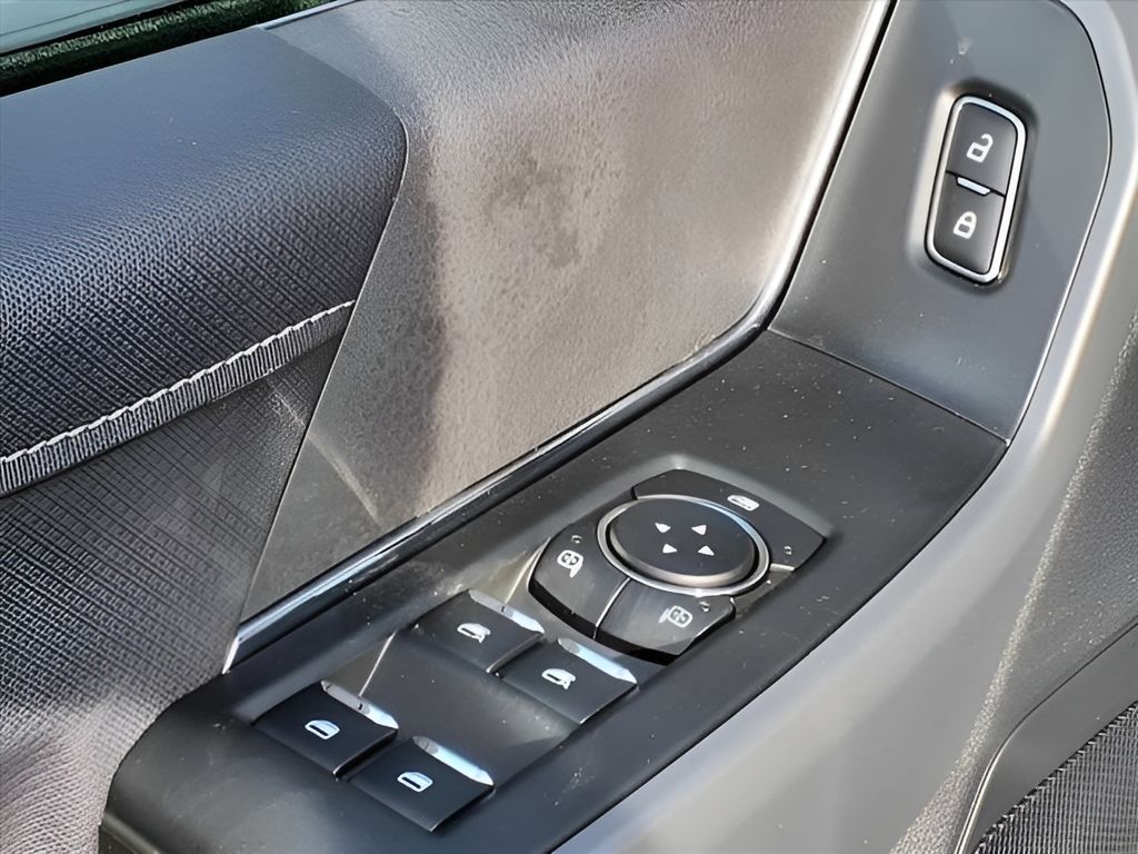 2025 Ford F-150 XLT photo 14