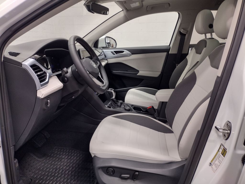 2025 Volkswagen Taos SE photo 16