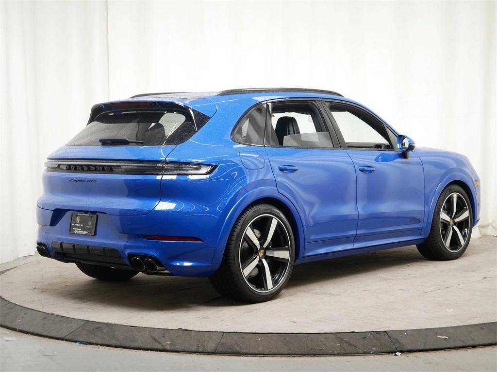 2025 Porsche Cayenne GTS photo 9