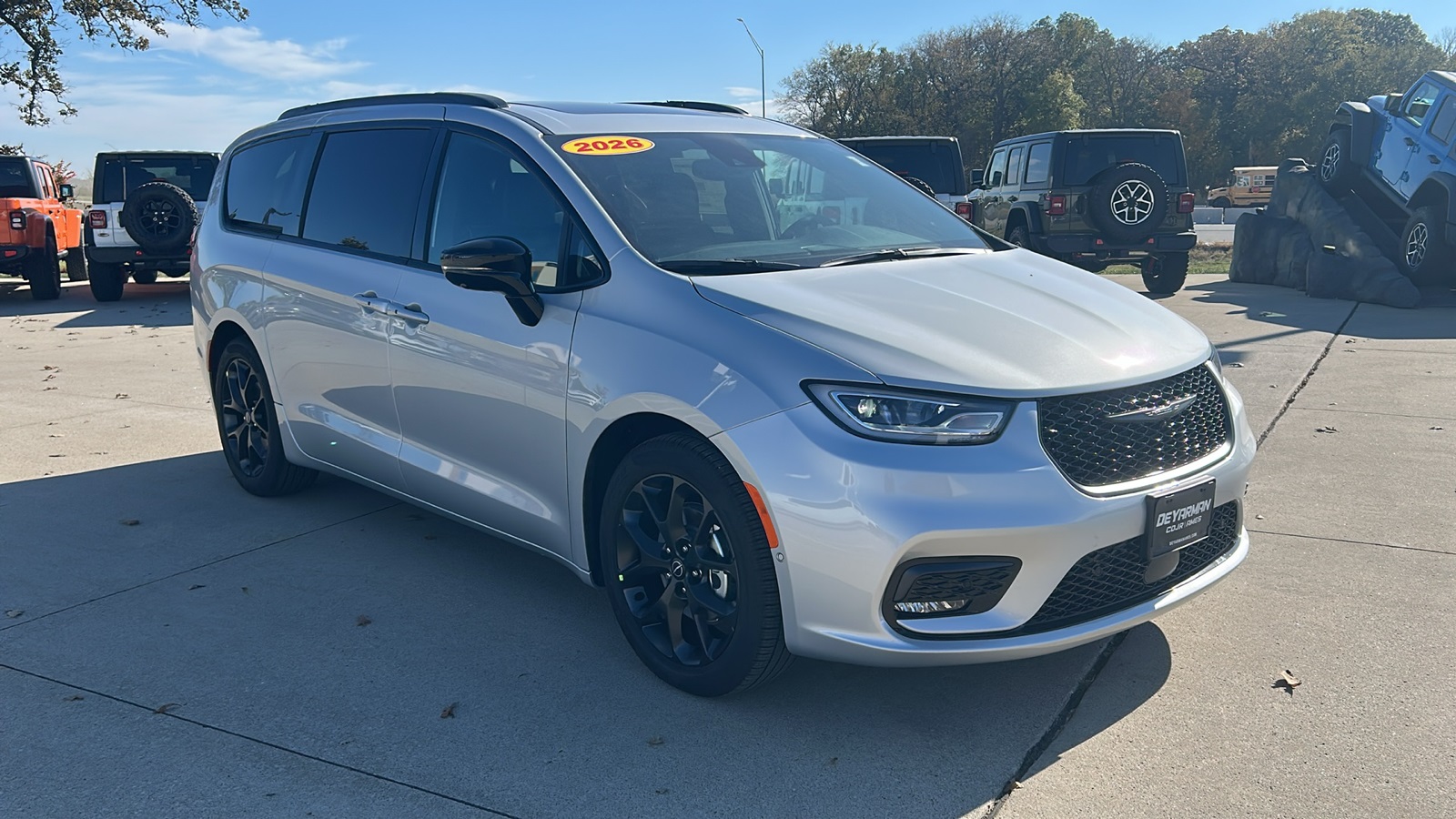 2026 Chrysler Pacifica Limited's photo