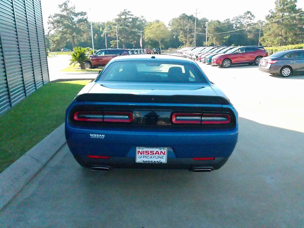 2022 Dodge Challenger SXT photo 3