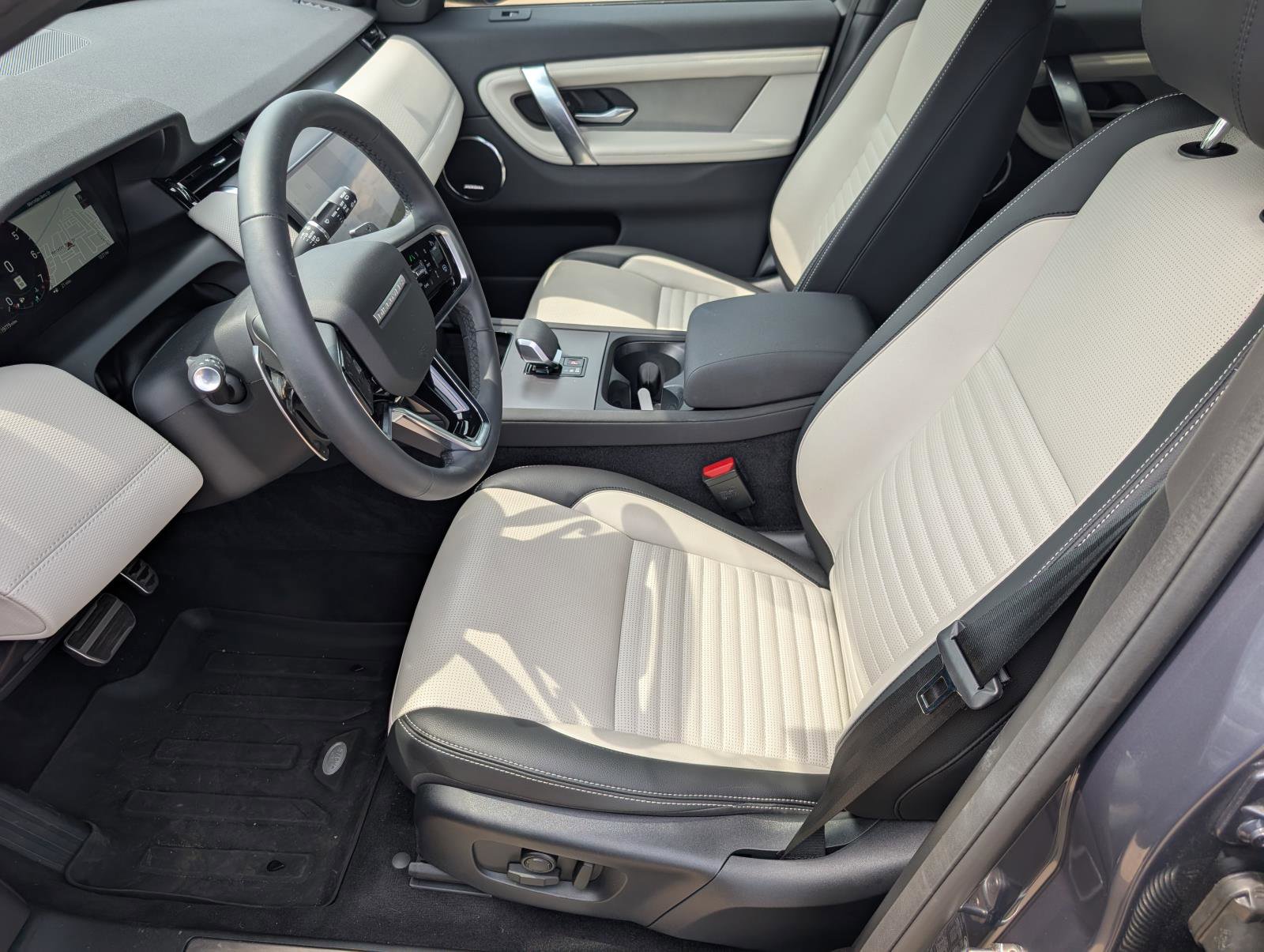 2025 Land Rover Discovery Sport Dynamic SE photo 4