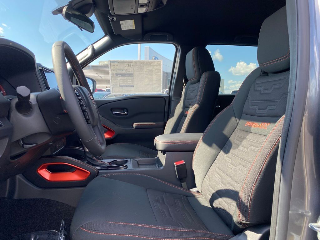 2025 Nissan Frontier PRO-4X photo 10