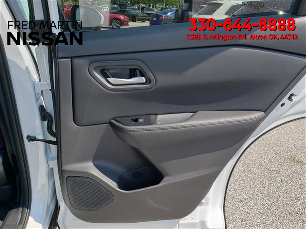 2025 Nissan Rogue SV photo 16
