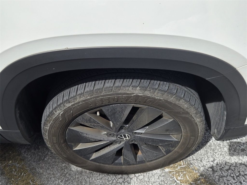 2022 Volkswagen Taos S photo 2