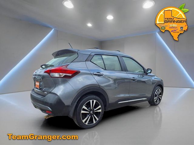 2019 Nissan Kicks SR photo 2