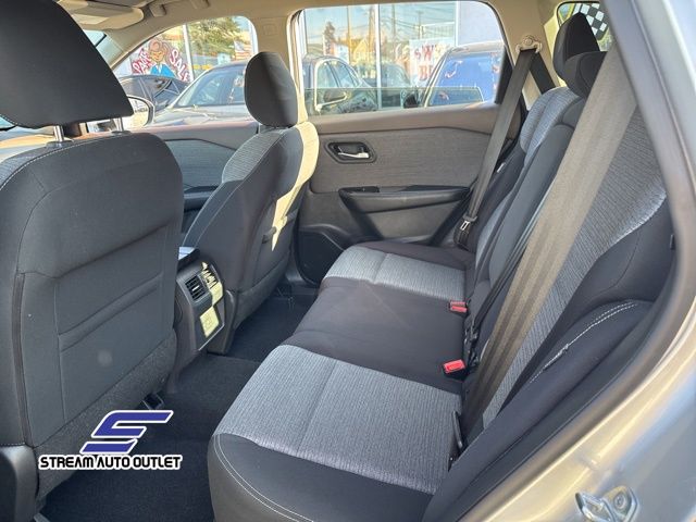 2021 Nissan Rogue SV photo 23