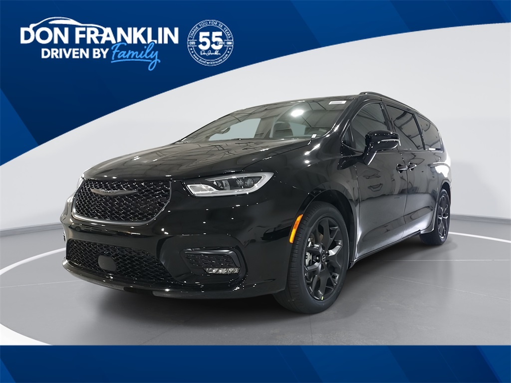 2026 Chrysler Pacifica Limited's photo