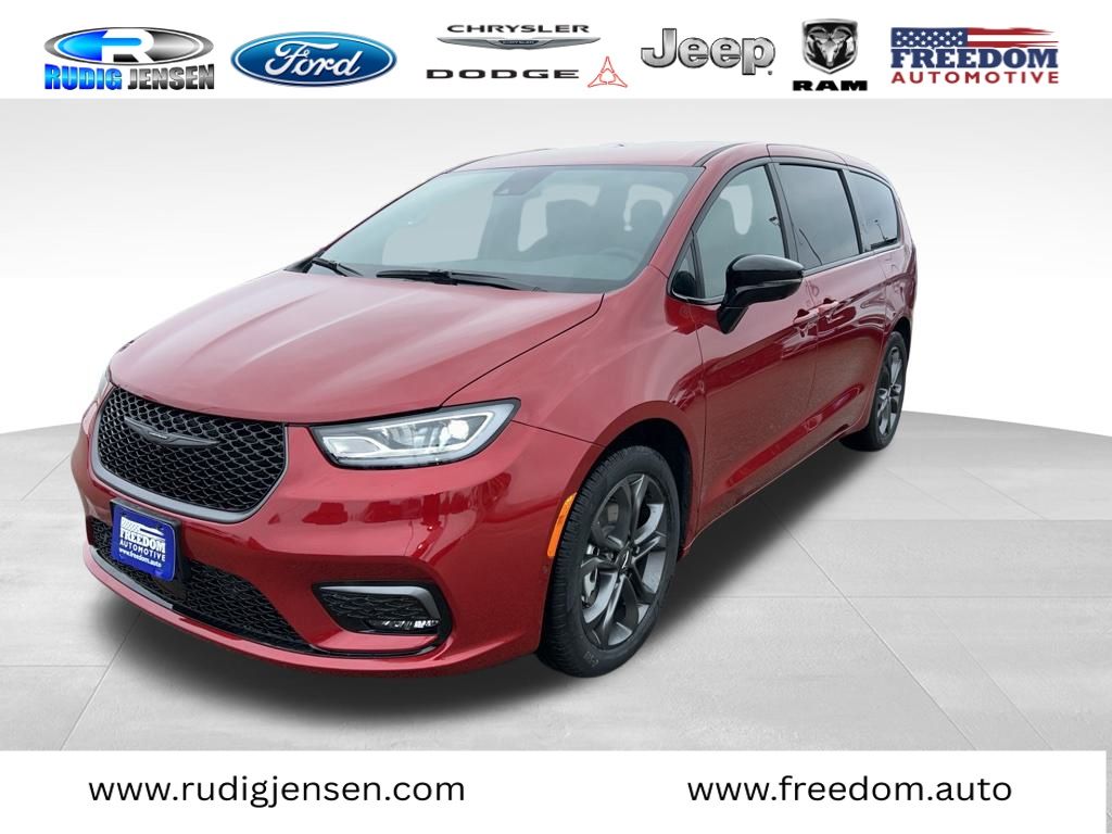 2026 Chrysler Pacifica Select's photo