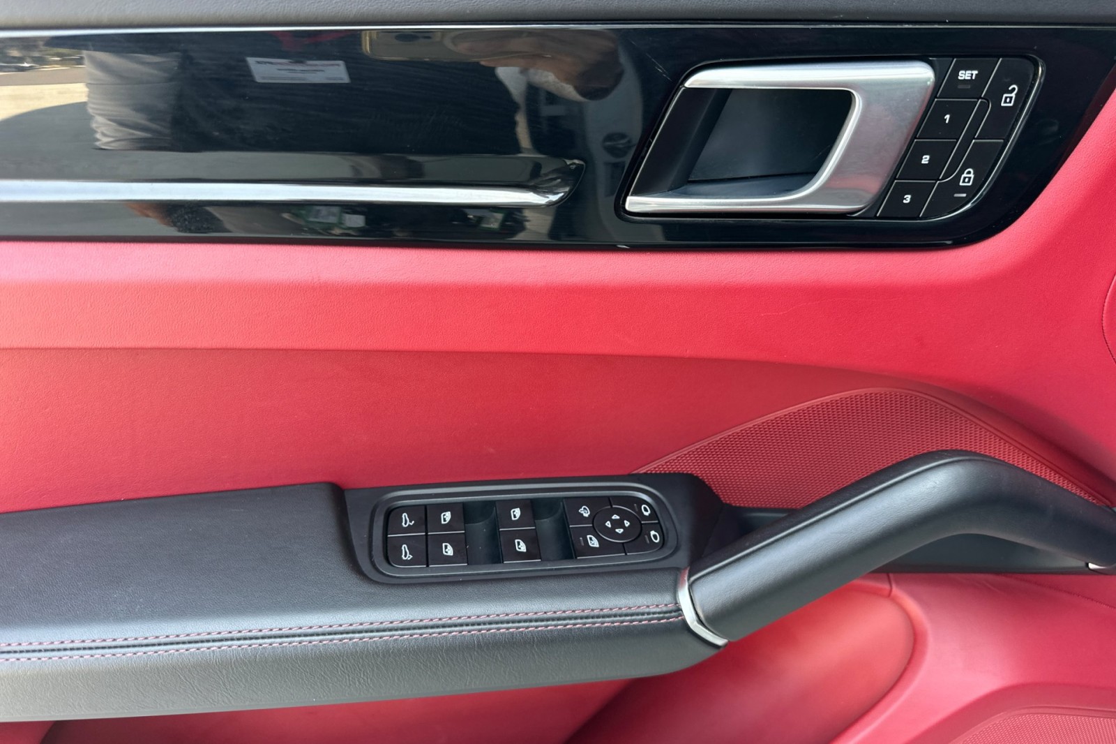 2022 Porsche Cayenne Platinum Edition photo 12