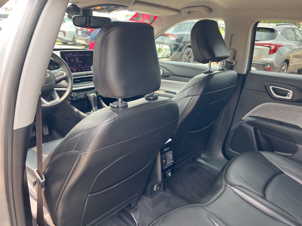 2022 Jeep Compass Latitude Lux photo 9