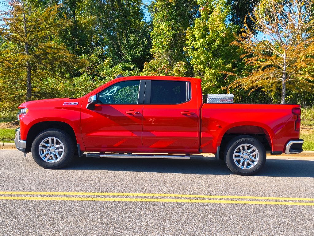 2020 Chevrolet Silverado 1500 LT photo 2