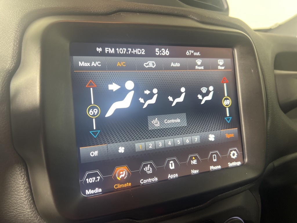 2022 Jeep Renegade Limited photo 25
