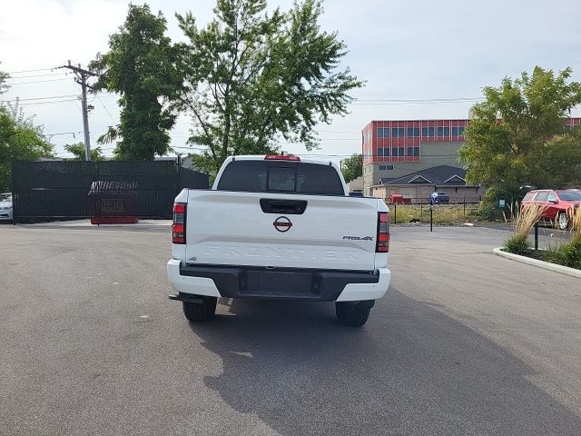 2022 Nissan Frontier Crew Cab photo 4