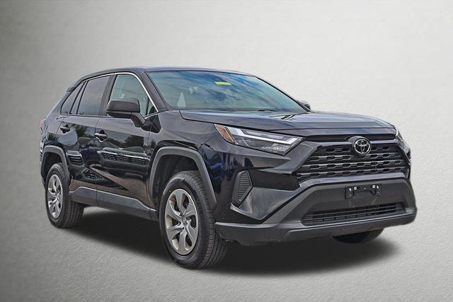 2024 Toyota RAV4 LE's photo