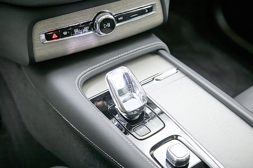 2025 VOLVO XC90 - Image 15