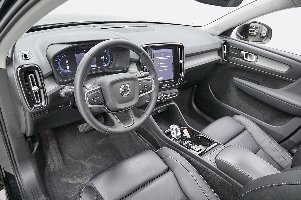 2024 VOLVO XC40 - Image 12