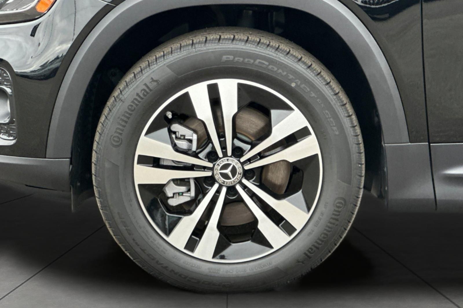 2025 Mercedes Benz GLB 250 photo 3