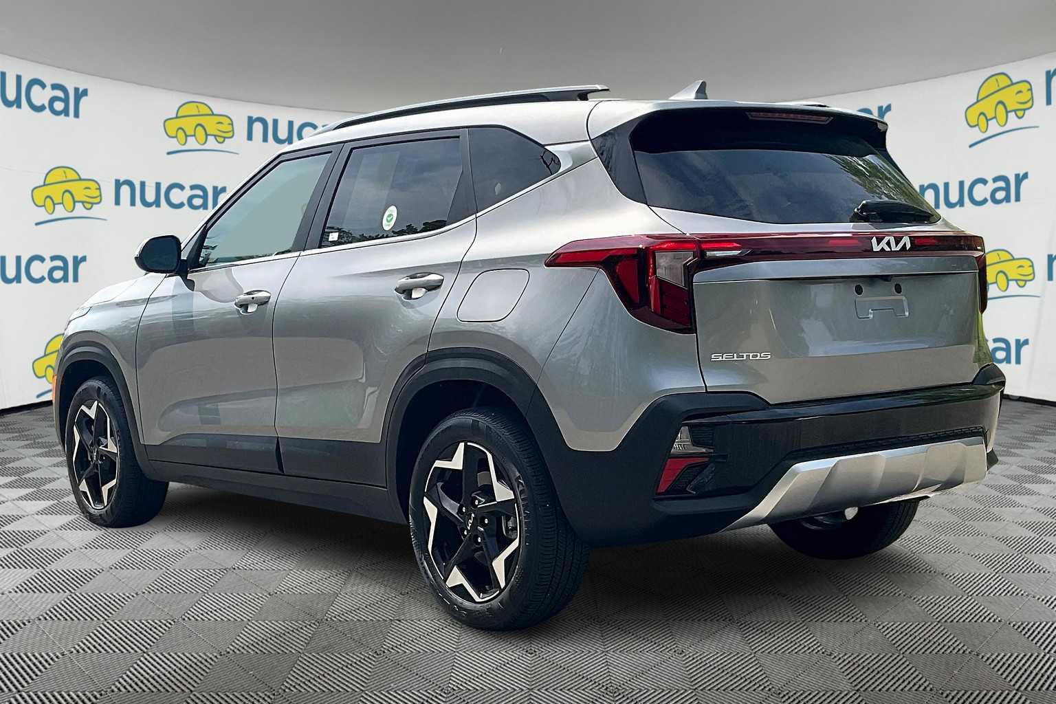 2024 Kia Seltos EX photo 3