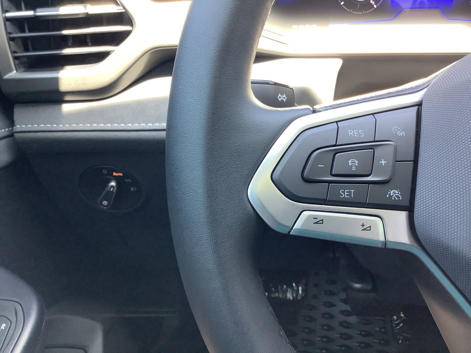 2025 Volkswagen Taos SE photo 23