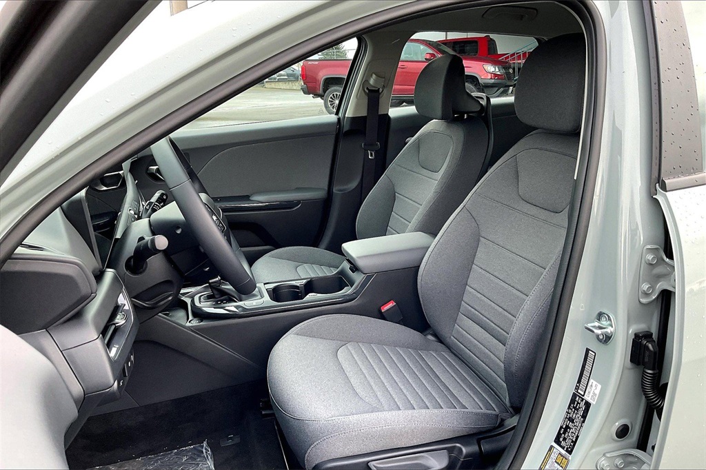 2025 Kia K4 EX photo 9