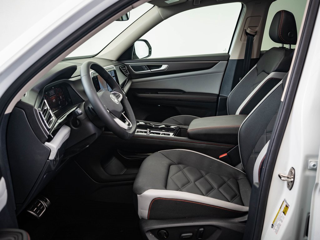 2025 Volkswagen Atlas Peak Edition SE photo 19
