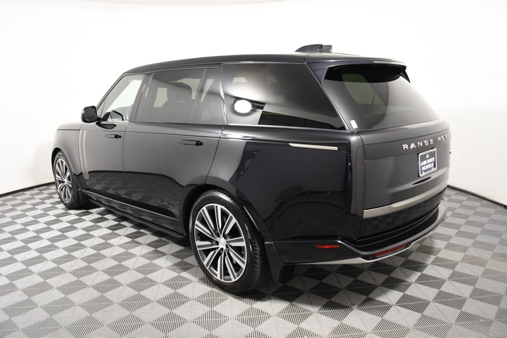 2023 Land Rover Range Rover SE photo 2