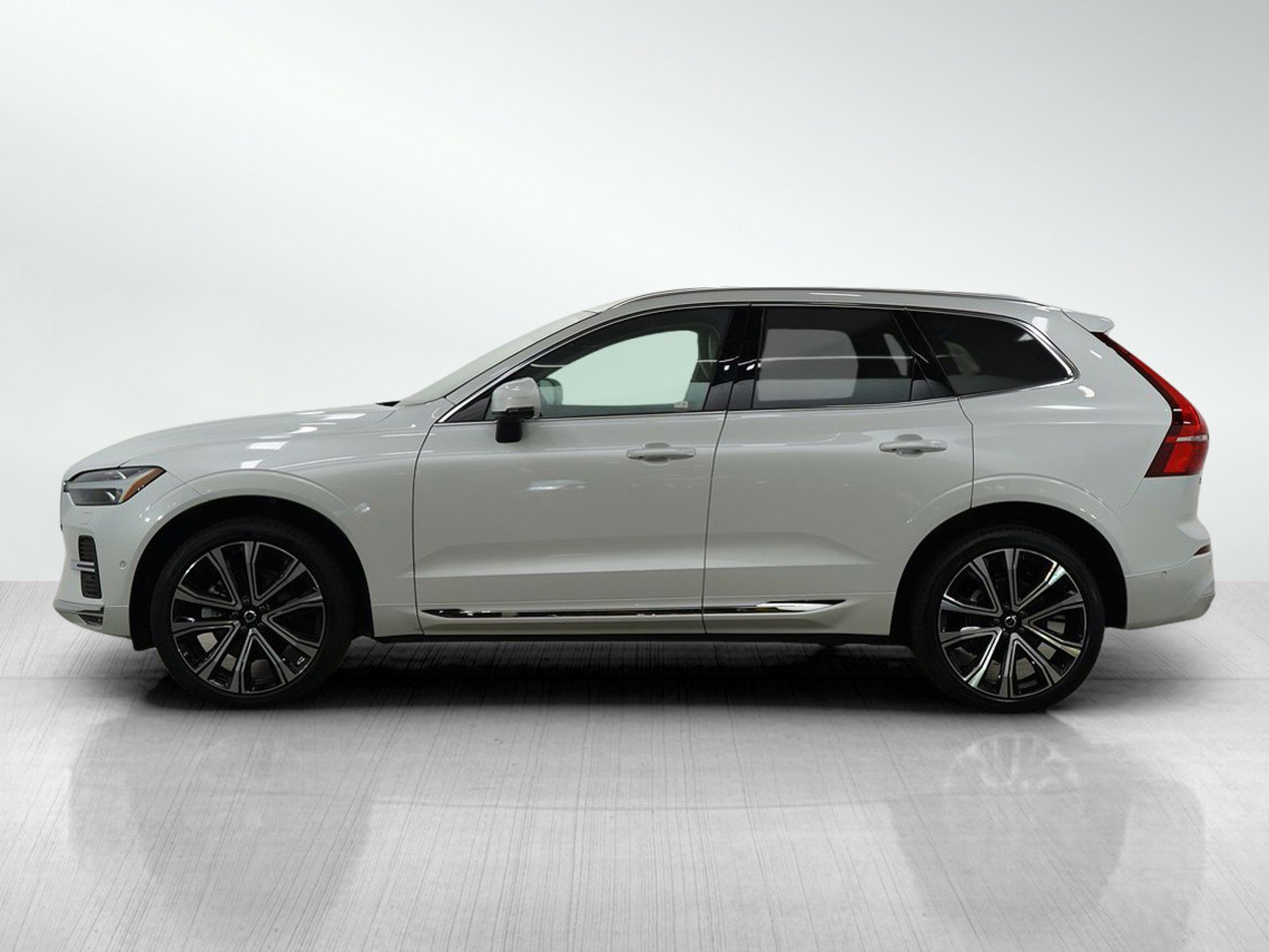 Used 2023 Volvo XC60 Ultimate with VIN YV4L12RA6P1226482 for sale in Roseville, Minnesota