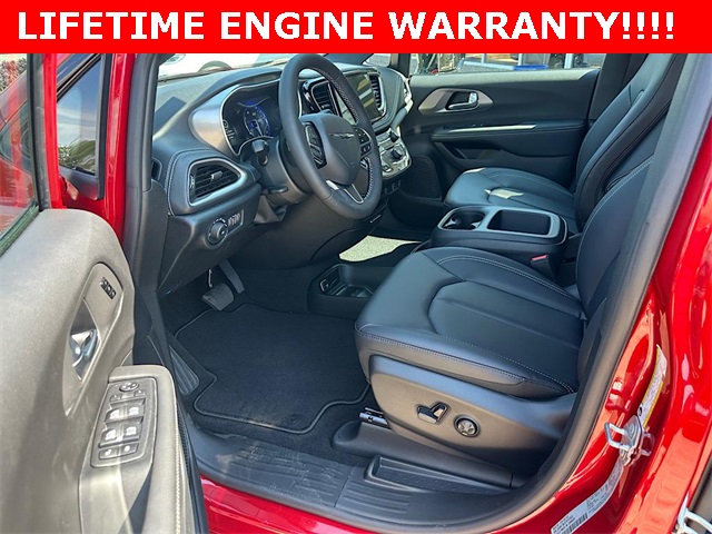 2026 Chrysler Pacifica photo 10