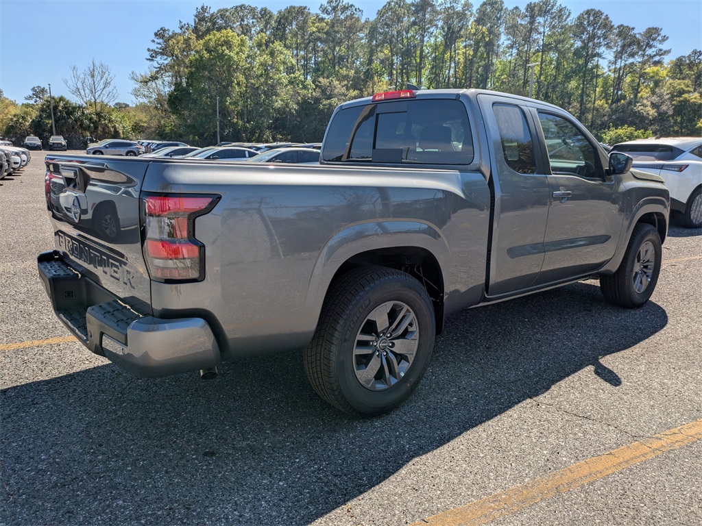 2025 Nissan Frontier SV photo 4