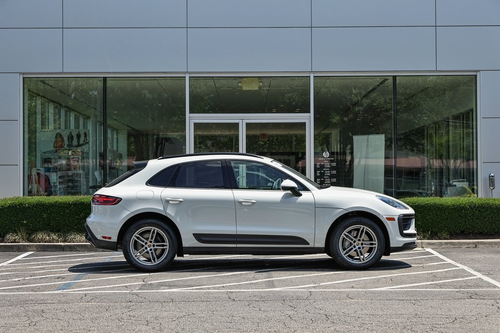 2024 Porsche Macan T photo 8