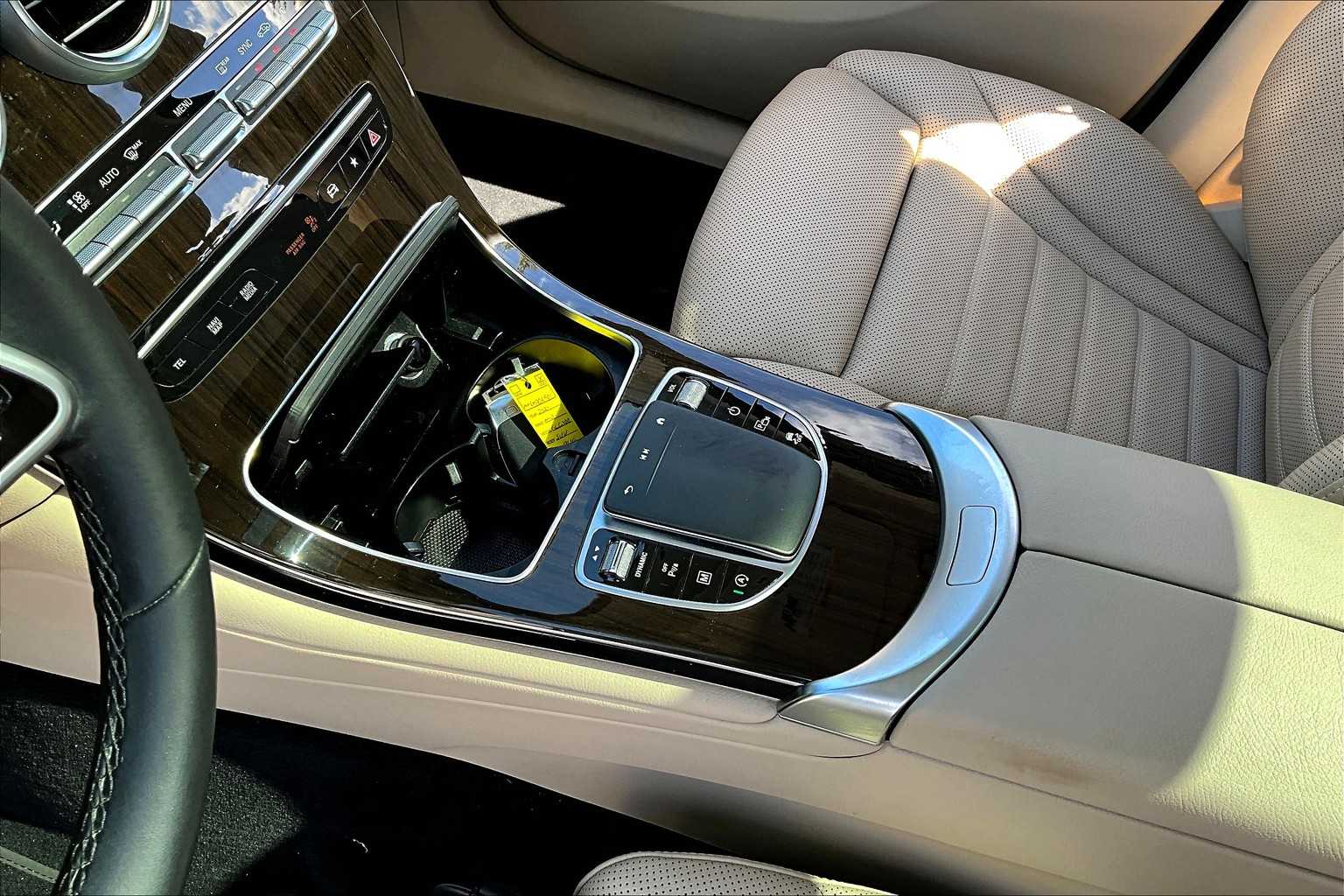 2021 Mercedes Benz GLC 300 photo 16