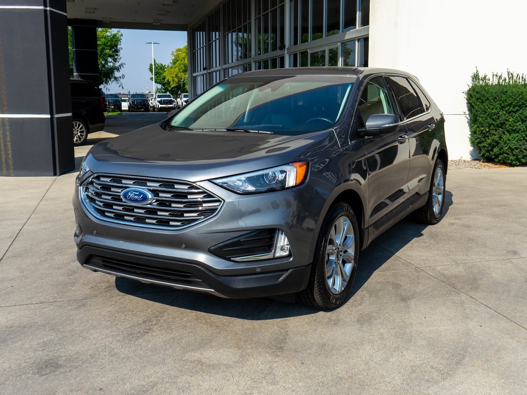 2024 Ford Edge Titanium photo 2