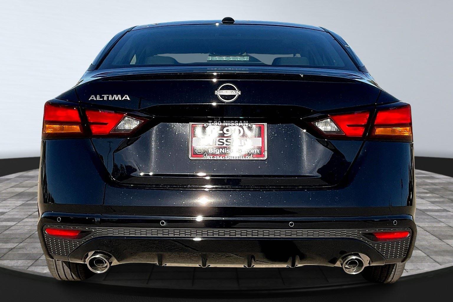 2025 Nissan Altima SV photo 4