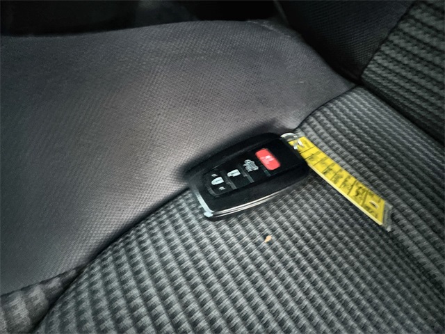2021 Toyota Highlander Hybrid LE photo 34