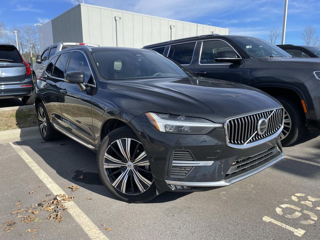 2023 Volvo XC60 Plus's photo