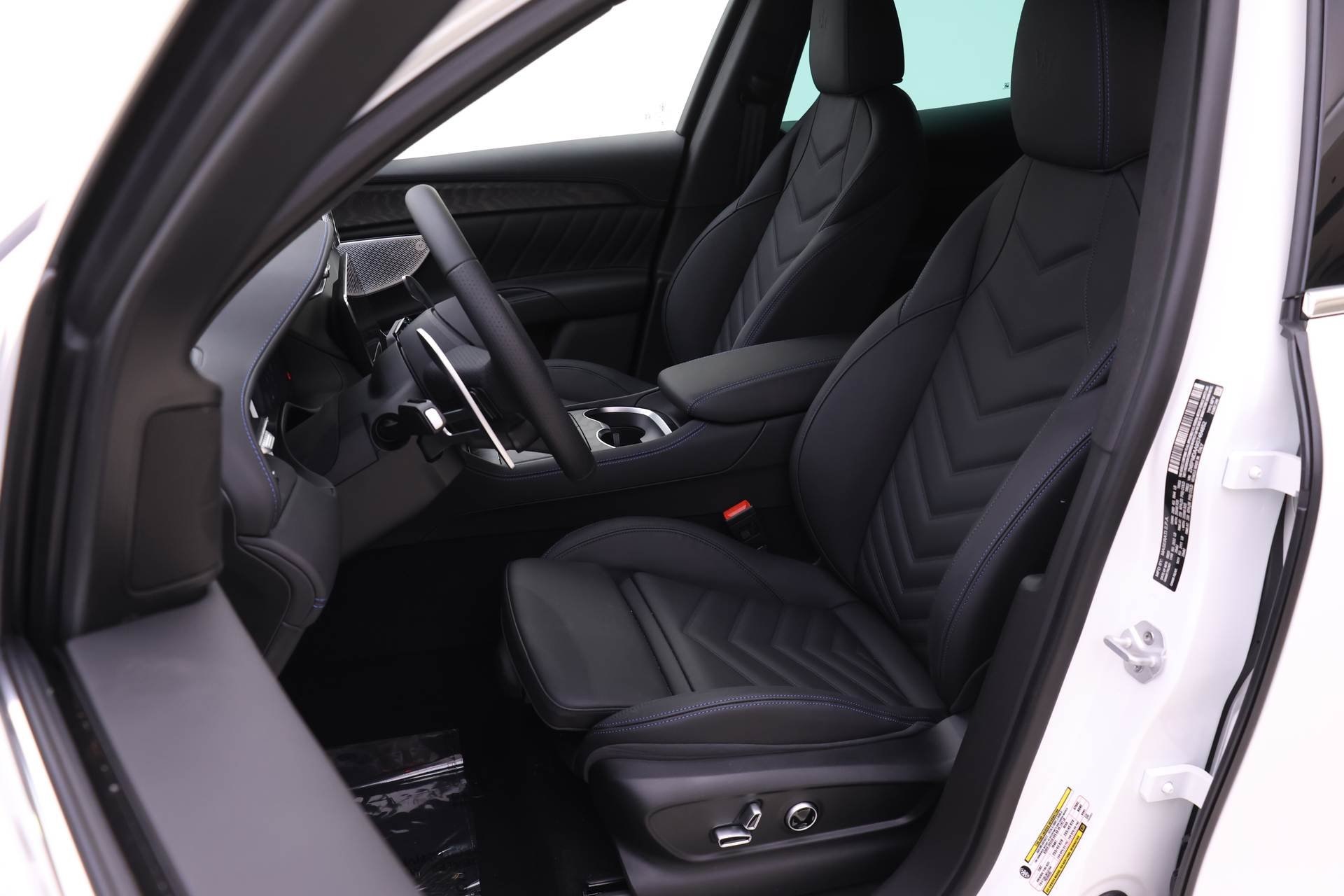 2025 Maserati Grecale photo 2