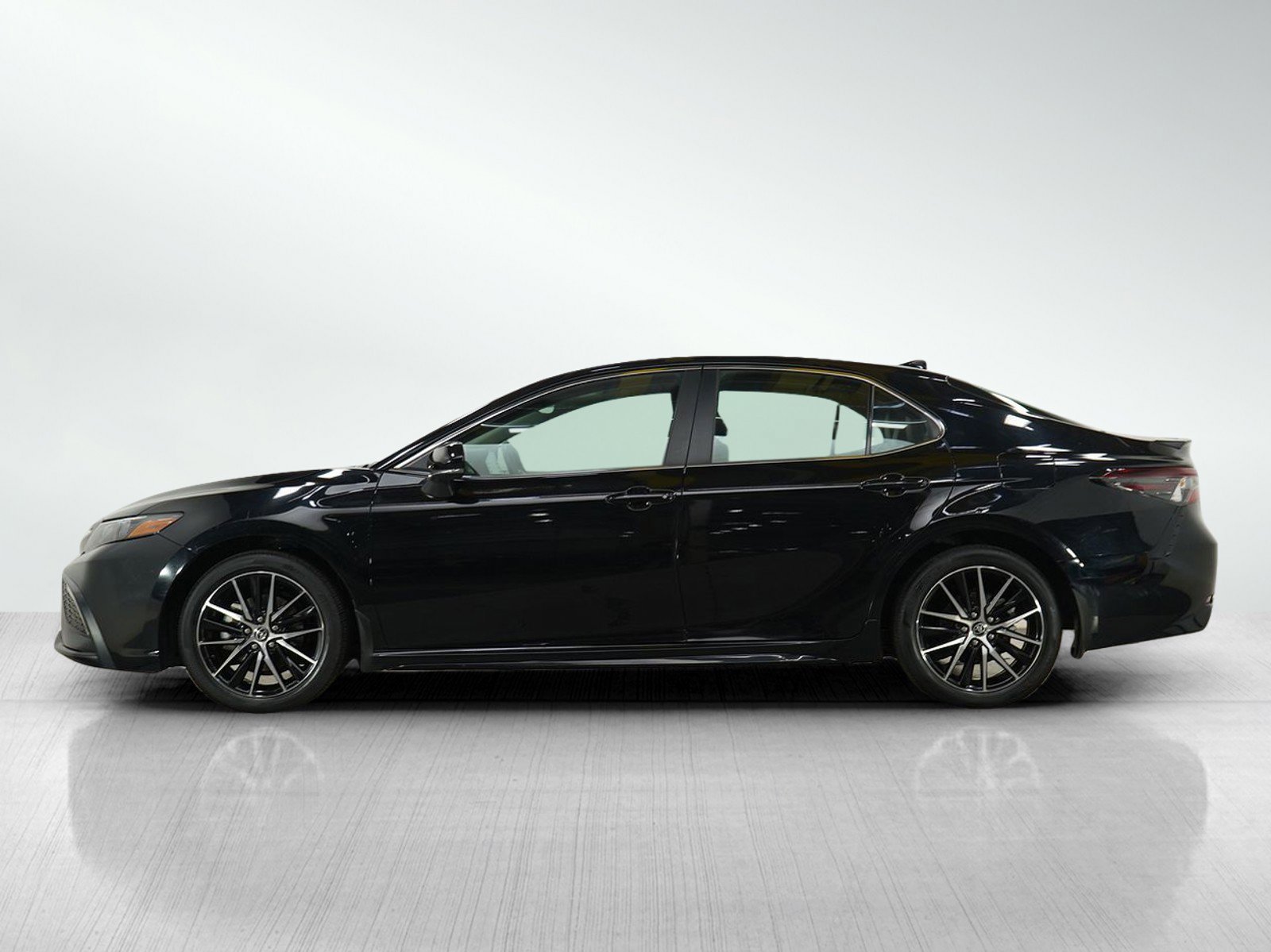 Used 2024 Toyota Camry SE with VIN 4T1G11AK2RU884798 for sale in Burnsville, Minnesota