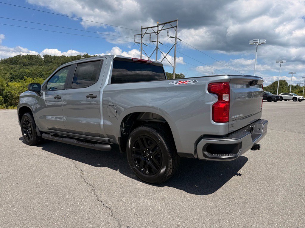 2026 Chevrolet Silverado 1500 Custom photo 3