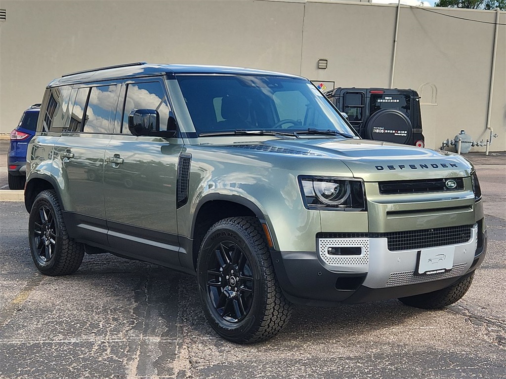 2025 Land Rover Defender 110 S photo 13