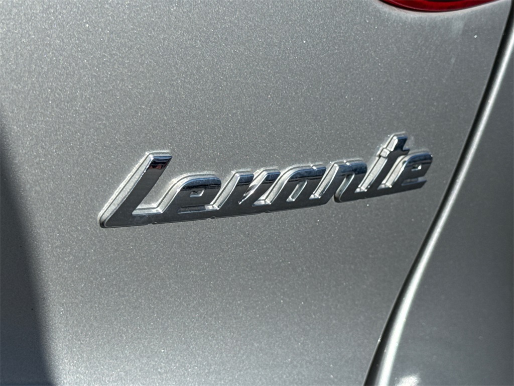 2018 Maserati Levante Base photo 14