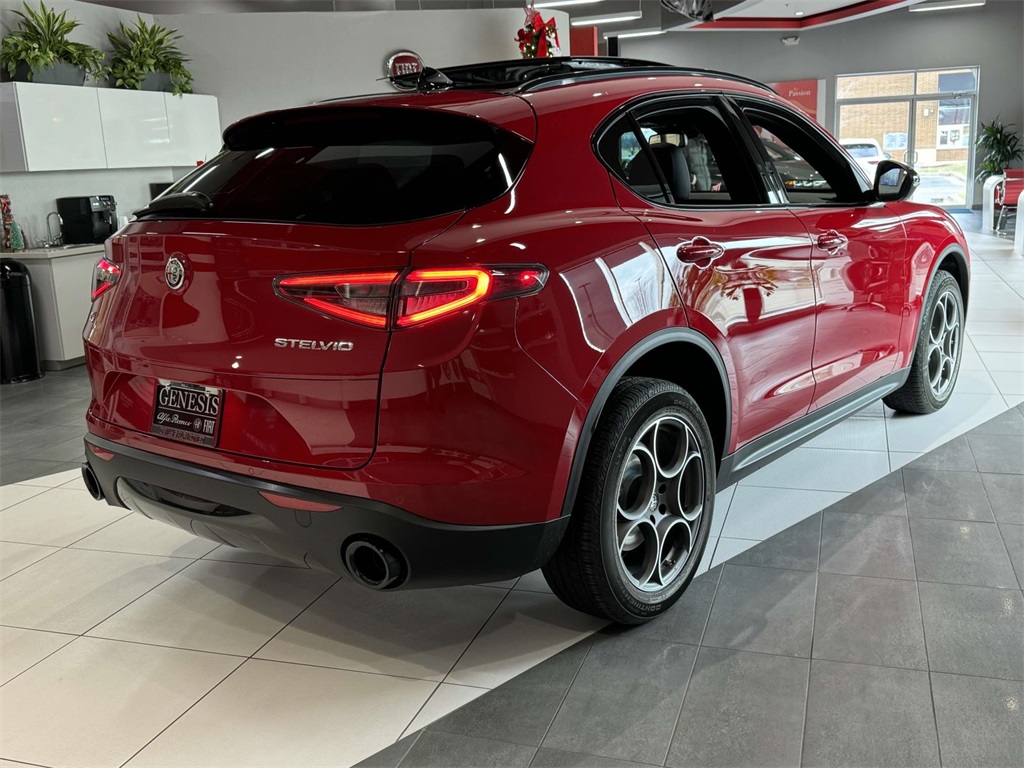 2025 Alfa Romeo Stelvio Sprint photo 3