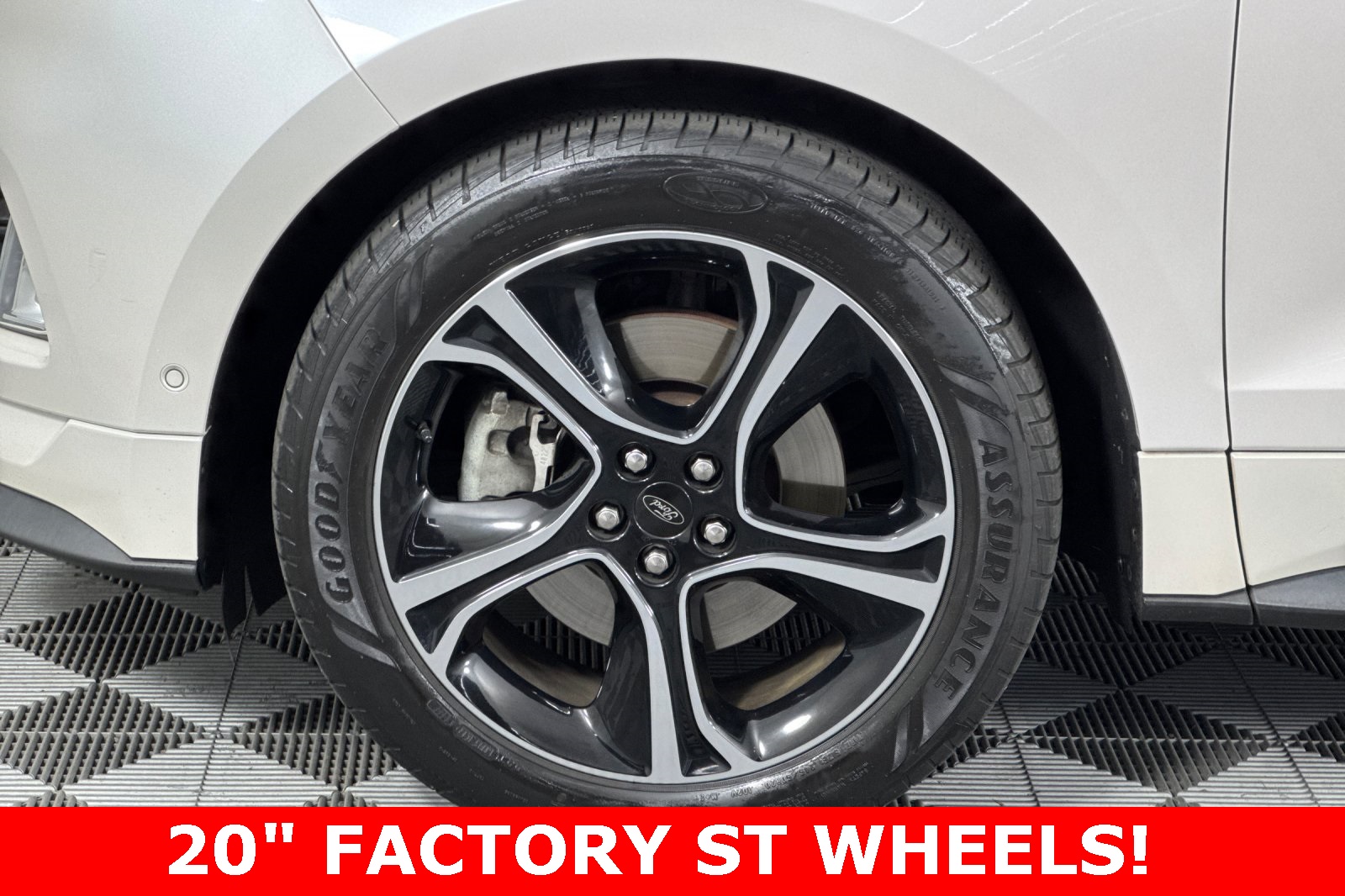 2019 Ford Edge ST photo 10
