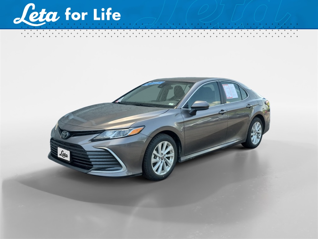 2023 Toyota Camry LE's photo