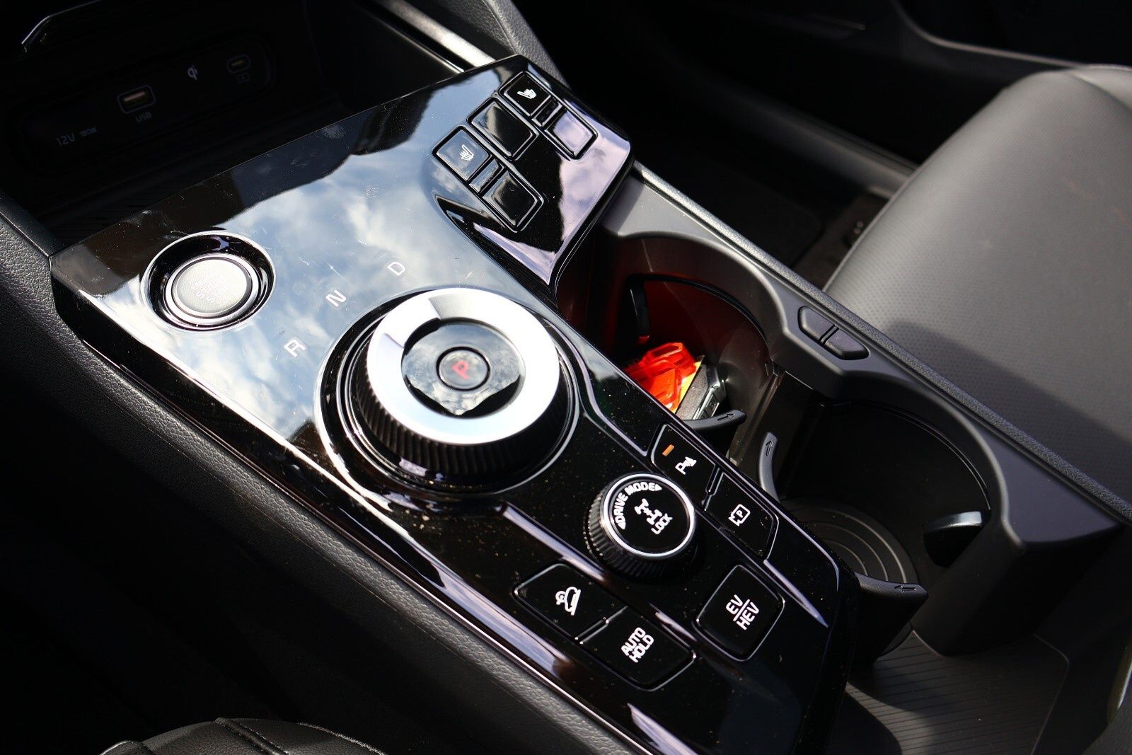 2024 Kia Sportage Plug-In Hybrid X-Line photo 4