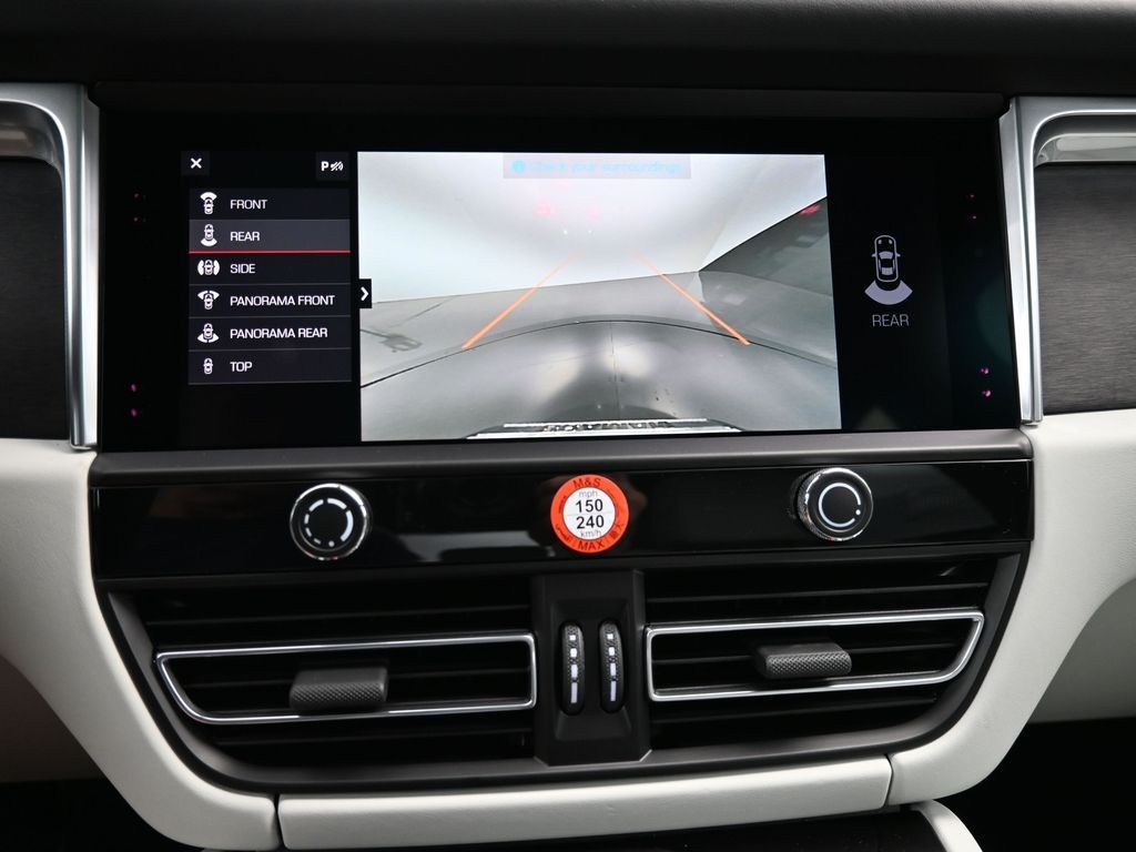 2026 Porsche Macan GTS photo 7